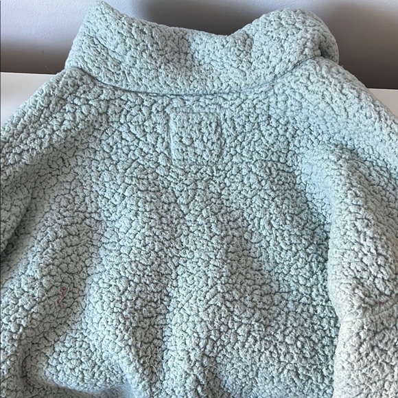 Hollister Cropped Quarter Zip Sherpa Pullover - Picture 4 of 4